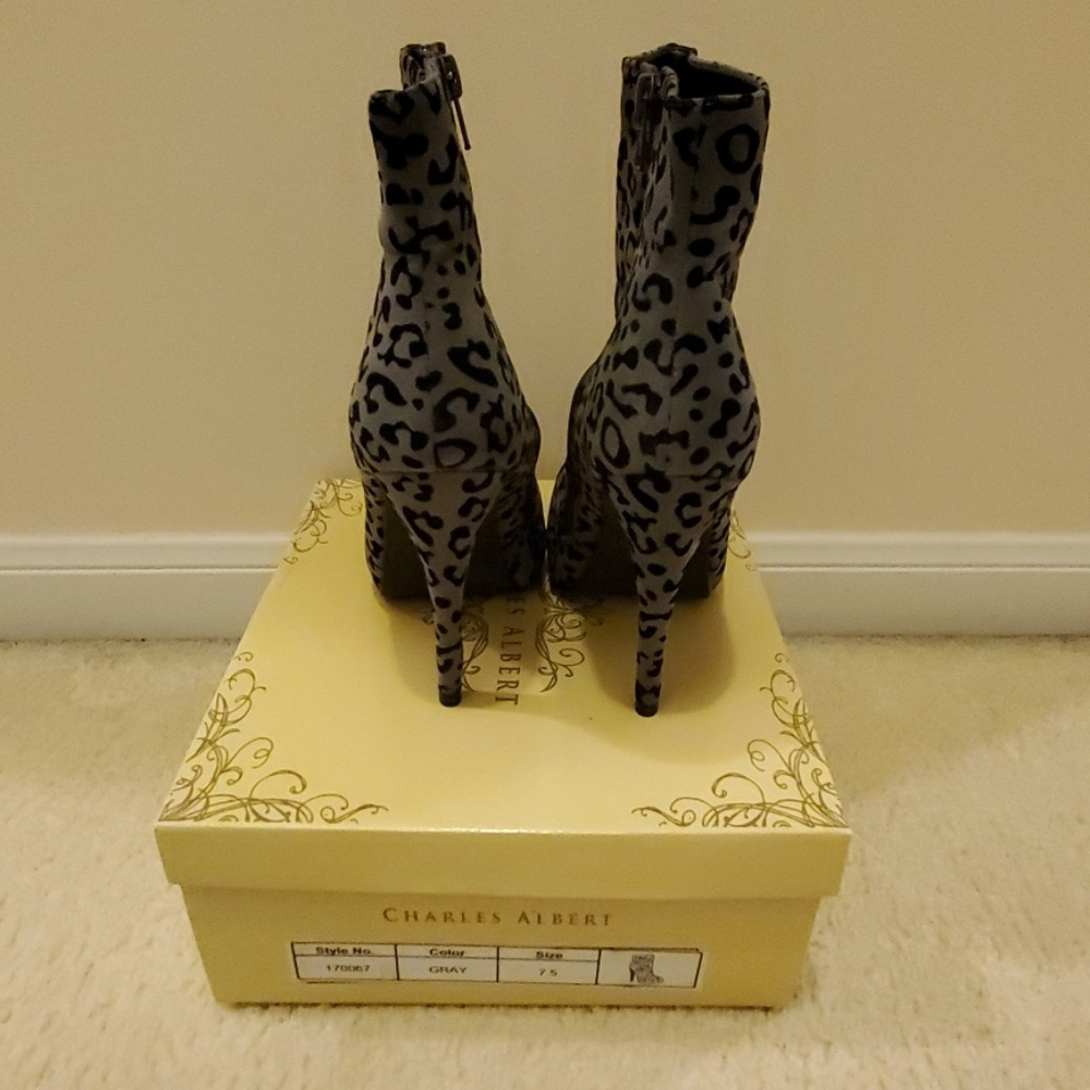 Gray leopard print platform booties - Picture 4 of 8